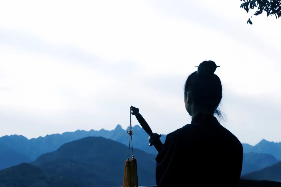 古代道士为何随身佩剑｜张天师斩邪剑与吕祖慧剑含义