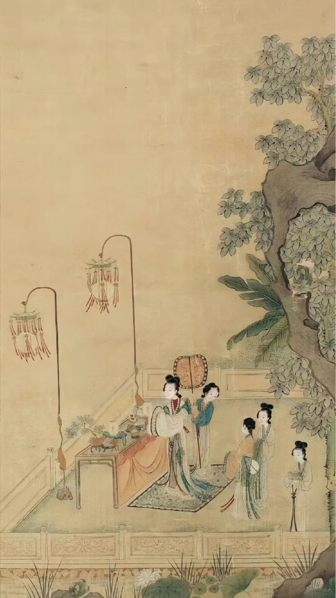 中秋拜月供奉月光娘娘神像或排位，红烛高燃